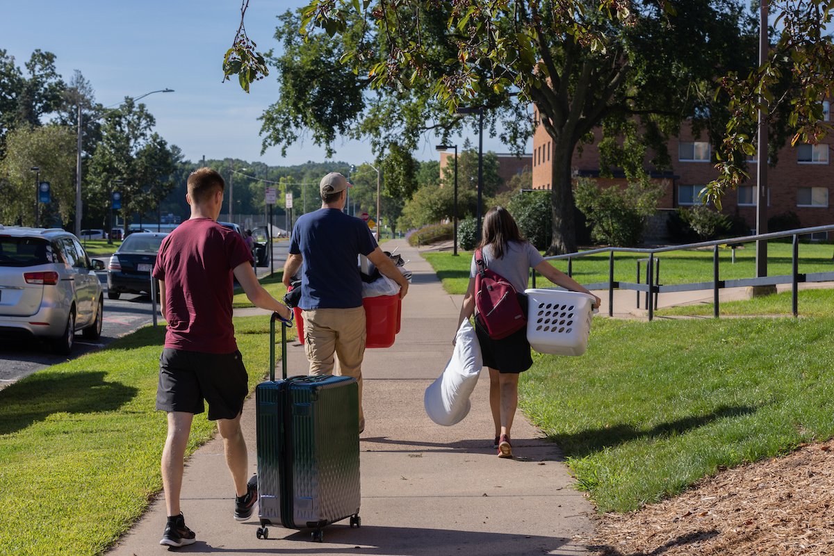 uwstout's tweet photo. It's happening. IT'S HAPPENING!! π #MoveInWeek https://t.co/umg2j3FAP2
