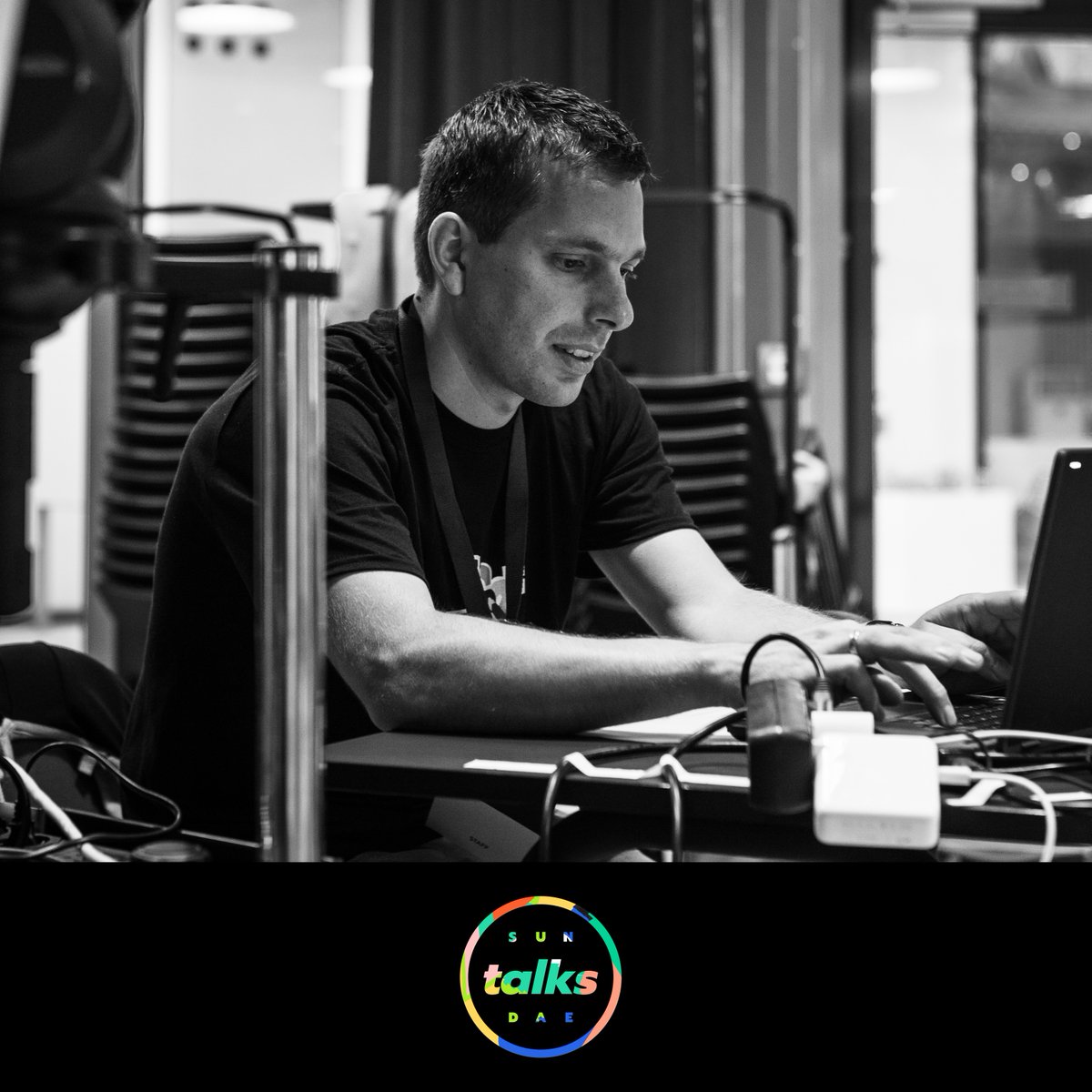 Looking back the #SUNDAEtalks meant lots of work, dedication, and uncertainty, but with a great team we made it 💪🏻 A fully inspiring conference day with great talks, new perspectives, and conversations. 

sundaetalks.de
#UX #Team