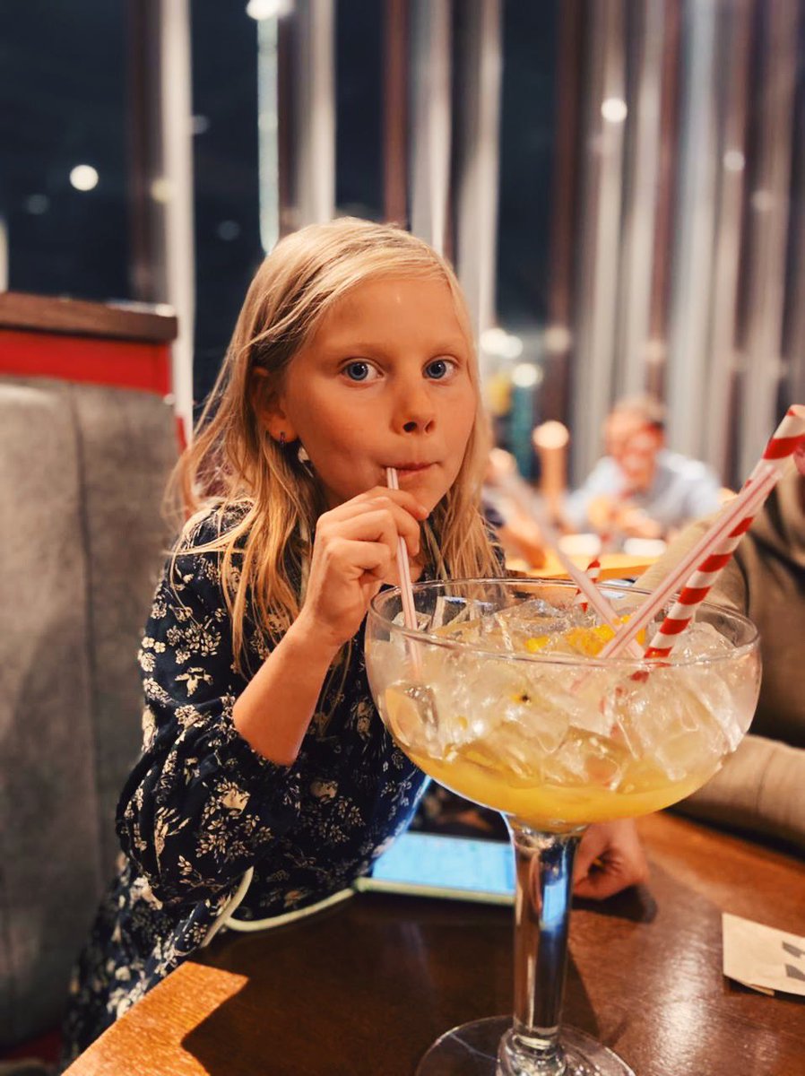 Люб, ты че tweet media