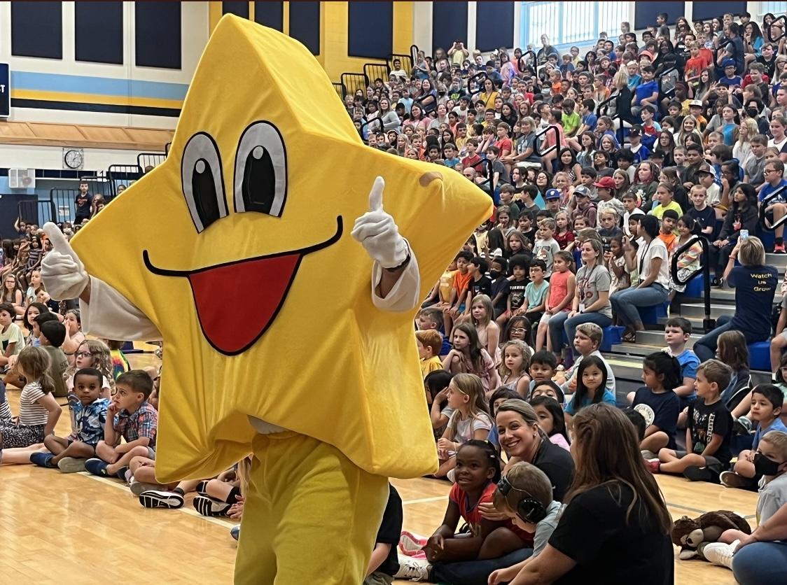 BrookfieldD95's tweet photo. BP held our first all school assembly in a very long time! What a great feeling to be all together again. What I am is a SUPERSTAR! ⭐️ https://t.co/HJRrea8cXv