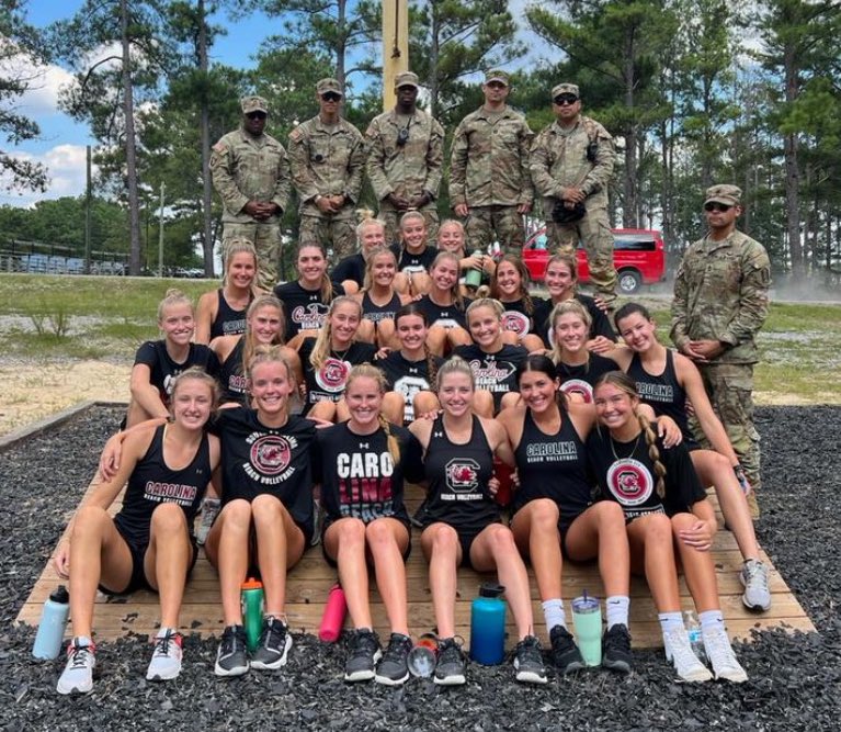 Vicksburg06's tweet photo. E Co hosted USCโs Beach Volleyball team today for some team building exercises! Great time spent with our partners in excellence!! @193rd_IN_BDE @Vicksburg_7 @fortjacksoncsmT @fortjacksoncg #victorystartshere #fixbayonets #HardWork #gococks #gamecocks #USC https://t.co/KTZJ4rxjj5