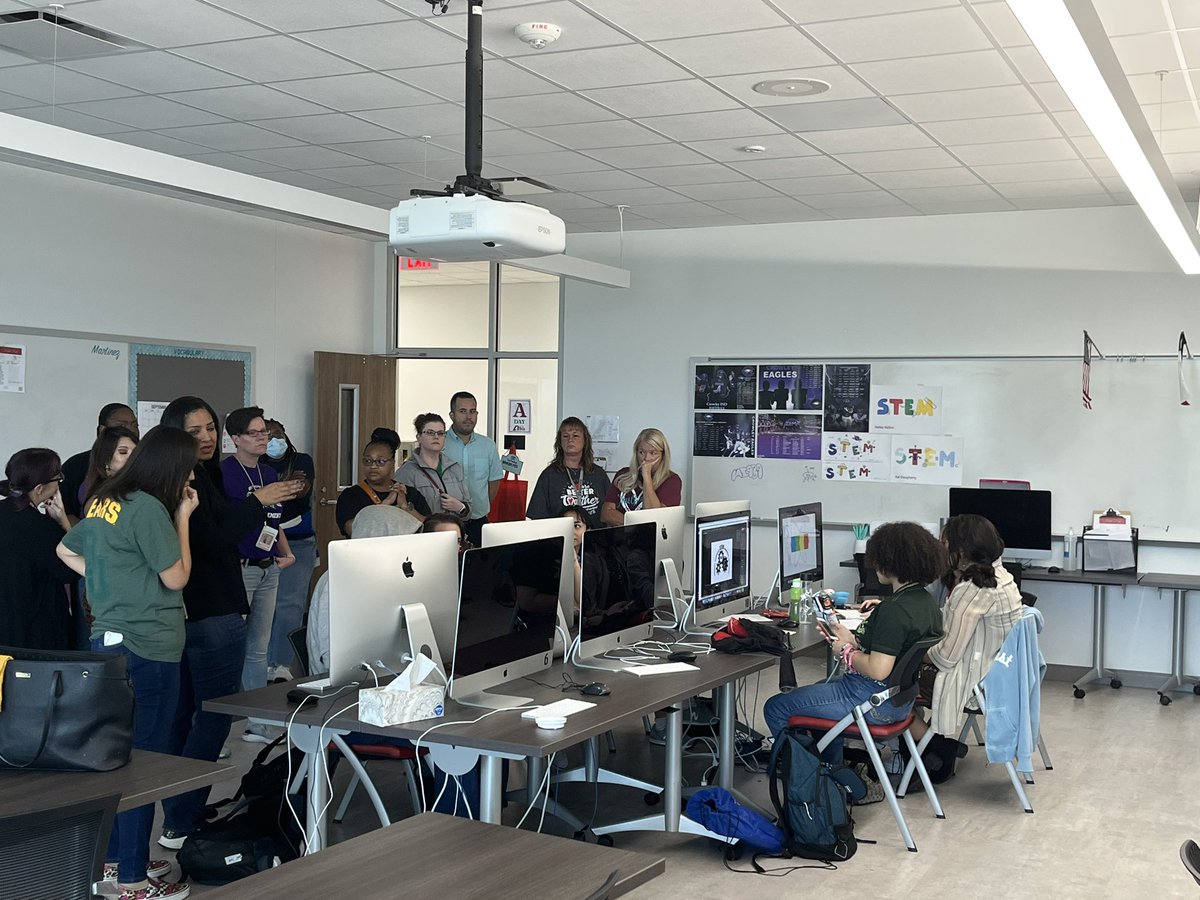 Chauntee86's tweet photo. Mrs. Martínez’ graphic design class @BRJCTE collaborated with the STEM Plus team to create logos for banners, tshirts, and flyers. 🫶🏼 #crowleyprideunified @CrowleyISD #CISDSTEMPlus https://t.co/H6Nr9Pqkba