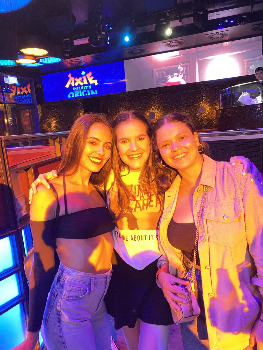 carlaayza's tweet photo. Secret party #AxieCon https://t.co/o6gSIRG4a1