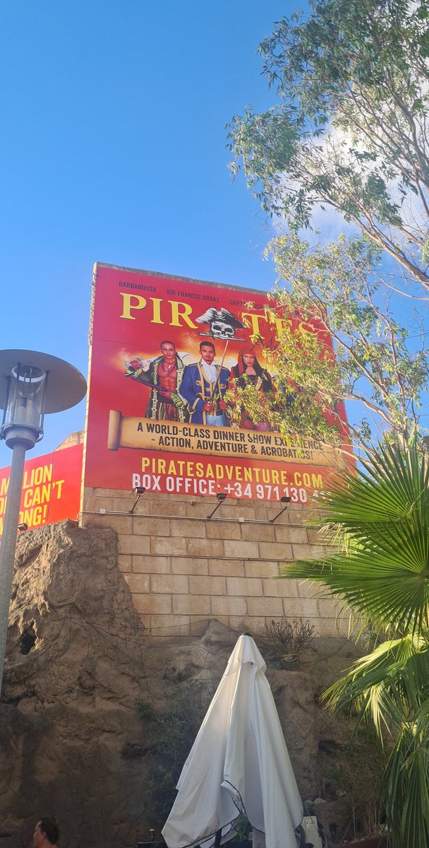 MasterLife1999's tweet photo. Falls ihr mal auf Malle seid, schaut euch unbedingt diese Show an. War echt fasziniert ☠️ #Spanien #Mallorca #Pirates #Show https://t.co/taSt7rq4MG