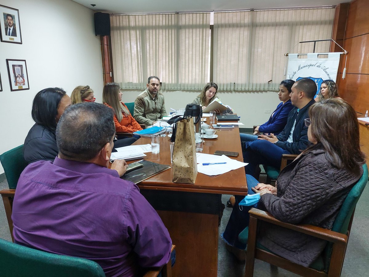 pauliserranopy's tweet photo. ➡️ Sesión del CAFPE.

📋 Revisando los proyectos presentados por las diferentes Comisiones Vecinales.

✔️ Nos estamos preparando para la fiesta del Vecinalismo, llega el "Congreso de Comisiones Vecinales" de la ciudad el proximo 10/09. 🇦🇹

#AsuParticipa https://t.co/1KawIZAA55