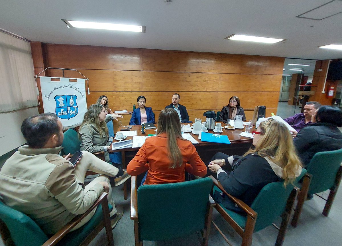 pauliserranopy's tweet photo. ➡️ Sesión del CAFPE.

📋 Revisando los proyectos presentados por las diferentes Comisiones Vecinales.

✔️ Nos estamos preparando para la fiesta del Vecinalismo, llega el "Congreso de Comisiones Vecinales" de la ciudad el proximo 10/09. 🇦🇹

#AsuParticipa https://t.co/1KawIZAA55