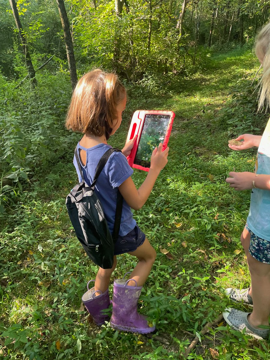 francisparkerky's tweet photo. Last week, outdoor learning on our 64 acre Goshen Campus looked like this: 2nd graders using an outdoor identification app to identify plants, animals, and insects during science class with Lauren Graham.

#francisparkerlouisville #francisparkerwyverns #progressiveeducation https://t.co/O5TqjplRVT