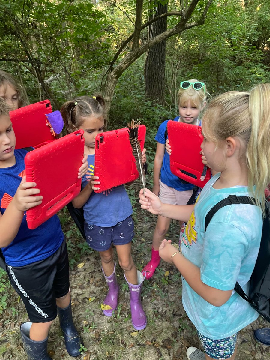 francisparkerky's tweet photo. Last week, outdoor learning on our 64 acre Goshen Campus looked like this: 2nd graders using an outdoor identification app to identify plants, animals, and insects during science class with Lauren Graham.

#francisparkerlouisville #francisparkerwyverns #progressiveeducation https://t.co/O5TqjplRVT