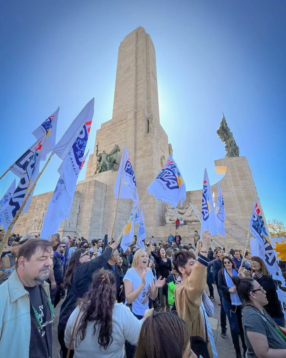 maspatria_'s tweet photo. En una muestra de apoyo y solidaridad el pueblo se moviliza por causas justas. El intento de magnicidio hacía la vicepresidenta Cristina Fernández de Kirchner es el producto del odio que despliega la oposición https://t.co/W68chJVmMA