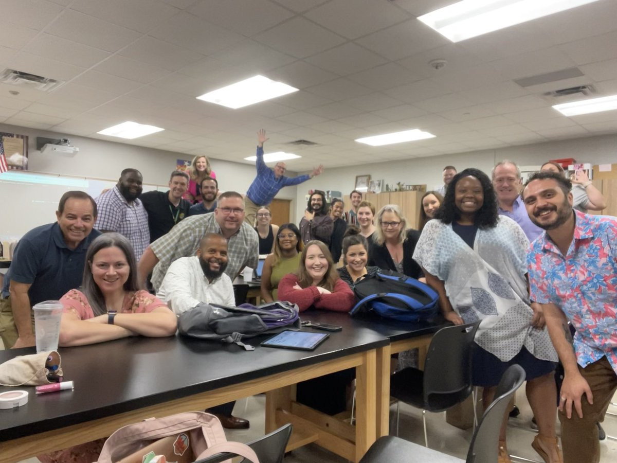 Memorial HS Choir tweet media