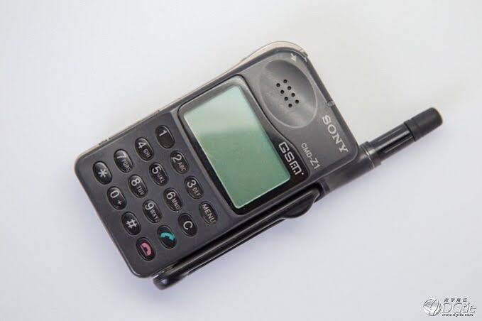 atulmohanhere's tweet photo. My first mobile phone... somewhere in 1997-98. Which was yours? Do share
#MyFirstPhone https://t.co/AO751yqlFO