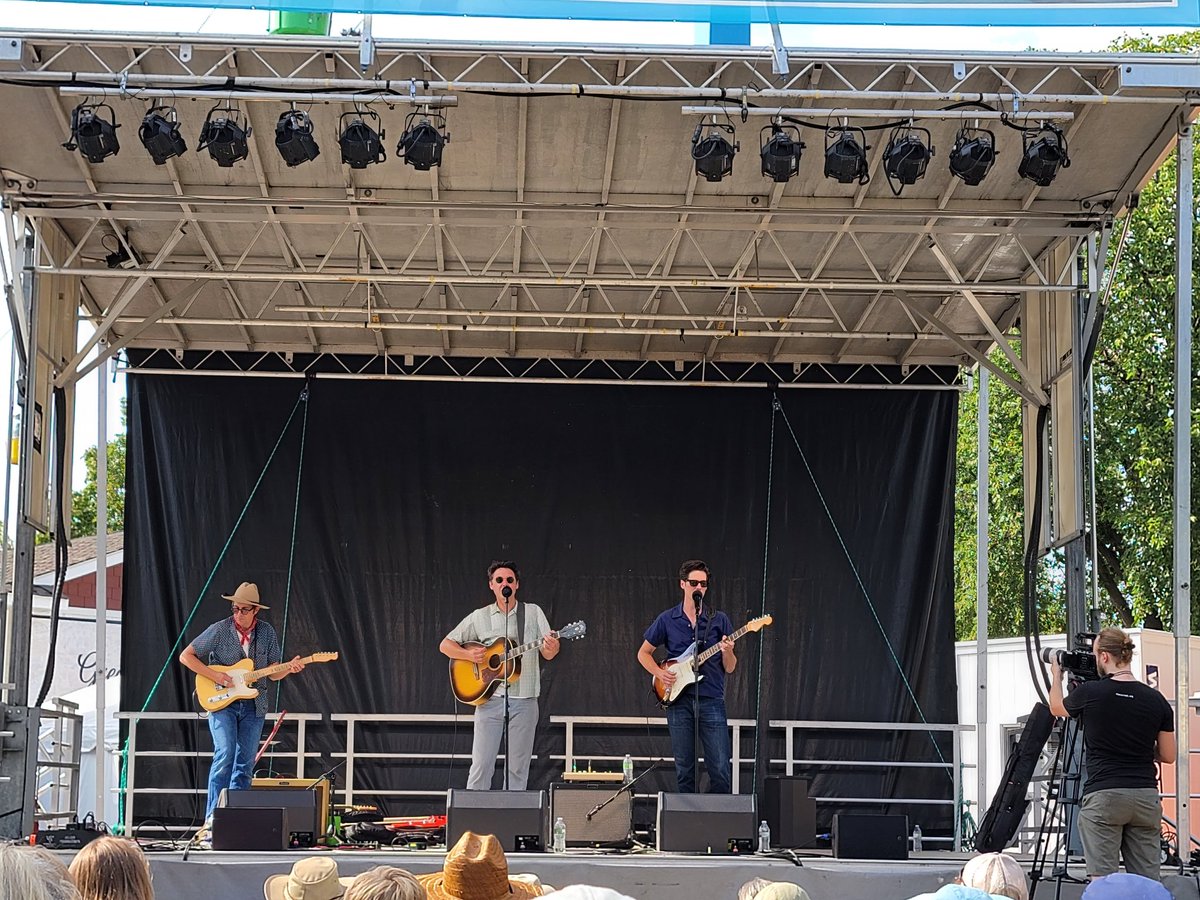loveshockey20's tweet photo. Ladies and Gentlemen, @CactusBlossoms
#TheCurrent #MPRDay #MNStateFair
❤ truly one of my favorite bands/musicians. Give them a listen 🎶🎸 https://t.co/01J6CDYOcw