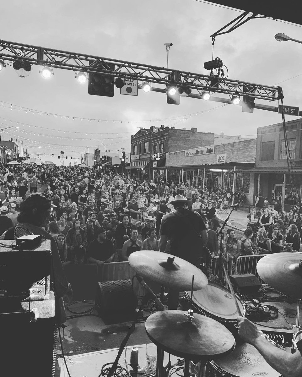 JackIngram's tweet photo. Night one of the #RedemptionRun was GREAT! Bring on night 2 at @BillyBobsTexas!!!! And then night 3 and 4 at @GrueneHallTX! 🕺✨
Tickets: https://t.co/BtdhXamROv https://t.co/a6zVEZzLjP