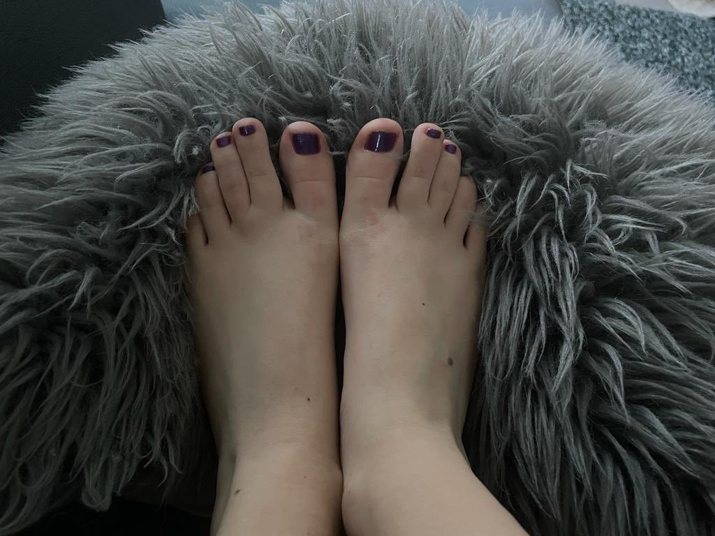 GeminiFeet90's tweet photo. Relax❤️ #feet #feetpicsforsales #feetrelax #footlick #feetworld https://t.co/5eA31n6d4b