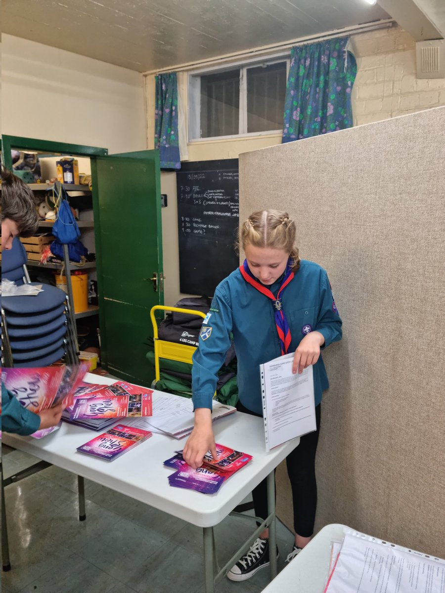 scoutyscotty's tweet photo. Got my @75thBraidScouts Scouts involved in some @Edin_Gang_Show 2022 marketing work tonight as a base activity. Our group has 7 young people in the cast and 2 leaders involved behind the scenes. # EGS2022 https://t.co/wkrBskshVO