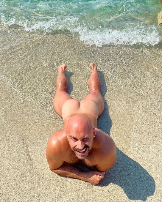 Watch Momo's leaked NSFW photo on TwXstars