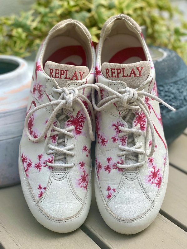 VintedOnly's tweet photo. Deal?! Koop mijn Replay op #Vinted! Maat 38 voor €49,50: #vintedonly #chineuse #sneakers #moderesponsable #fringues #vintedbelgique #fripe #vintedfr #secondemain #vintedseller #vintedaddict #tweedehands #fashion #inspiration #girlsfashion #vintedbelgie https://t.co/mDI0GKam6G https://t.co/VUeaVBYD9u