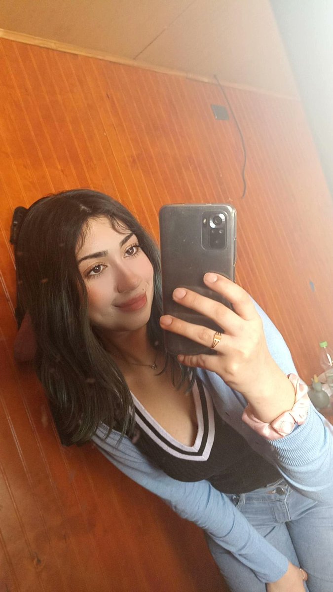 ValitoCat25's tweet photo. Hola a todos me extrañaron🙈 https://t.co/bXin50EirT