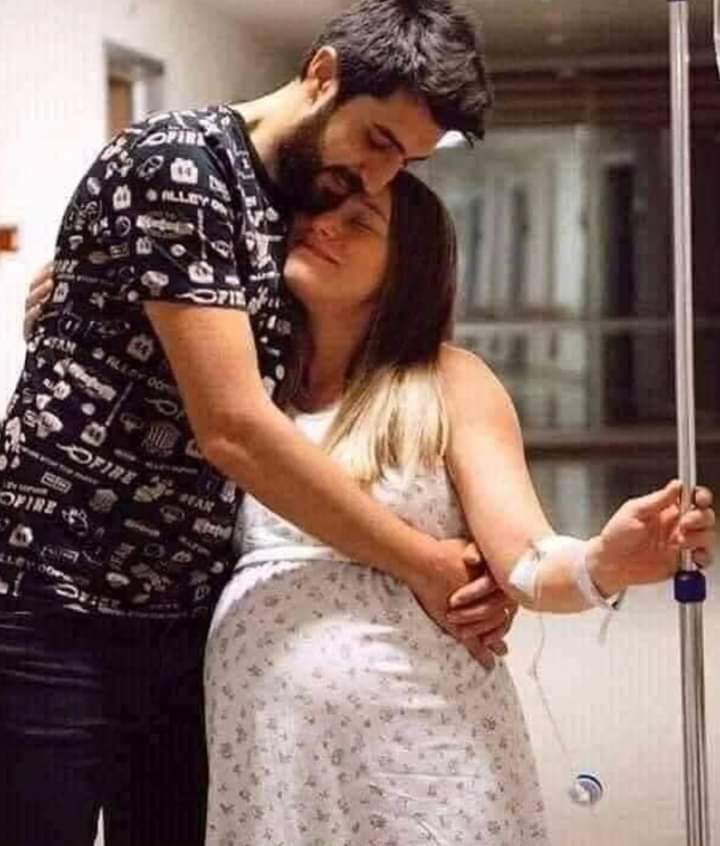 1MillonMikee's tweet photo. O "ponto fraco"   de toda mulher,  sempre será um homem carinhoso. ❤ https://t.co/F5LdNXrNSW