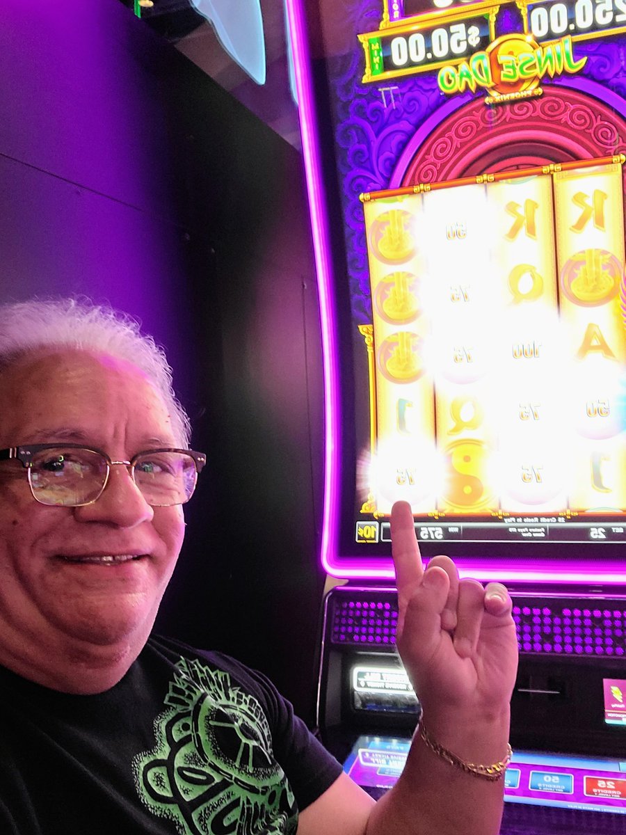 MikeRosTX's tweet photo. This is the #LifeatLM everyone wish they could have, working for a company that gives you one #LMSummerFridays a month called Summer Harmony Day for a little R&amp;R. Enjoying myself at @WinStarWorld. We work hard &amp; also play hard 🎰 at @Airbrake which is a @LogicMonitor company. https://t.co/J59Mw4xQa4