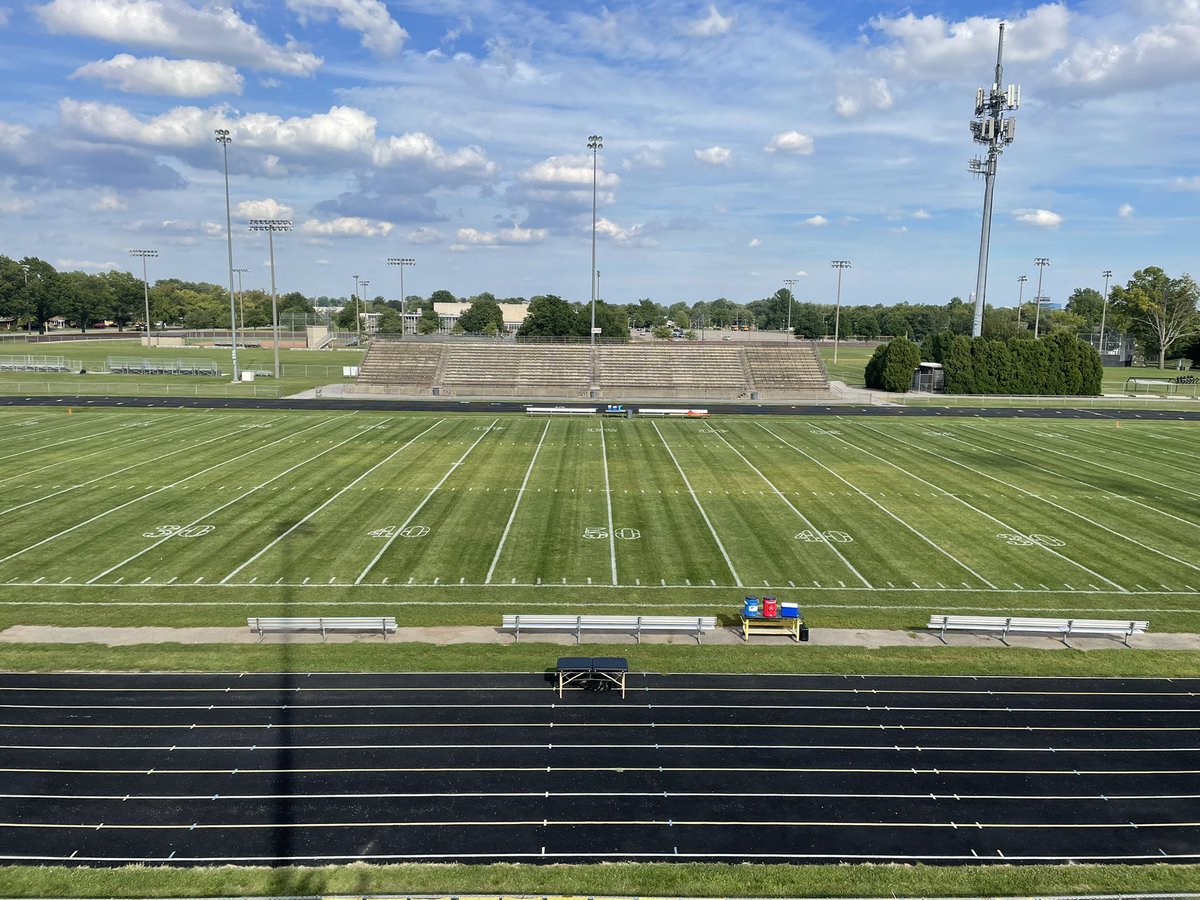 JDalCorobbo's tweet photo. @SparkplugFB home opener against ICC opponent Beech Grove. Johnson Field looks great! Should be a fun ride!
@SparkplugSports https://t.co/5Pa36oj0X1