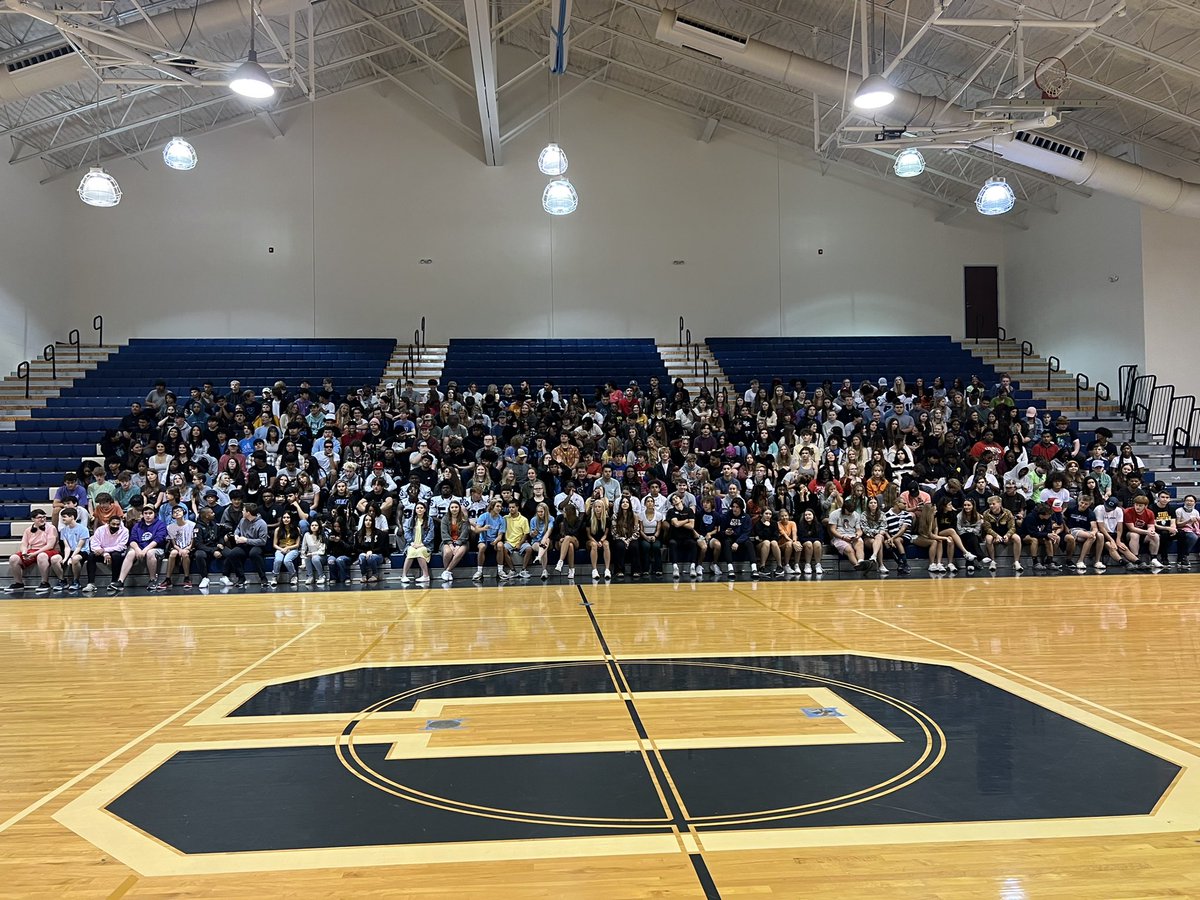 It’s ALWAYS a great day <a href="/TheOfficialCvHS/">Cleveland High NC</a> but today was extra special as we celebrated the Class of 2023!  #seniorsunrise #lastfirstweek