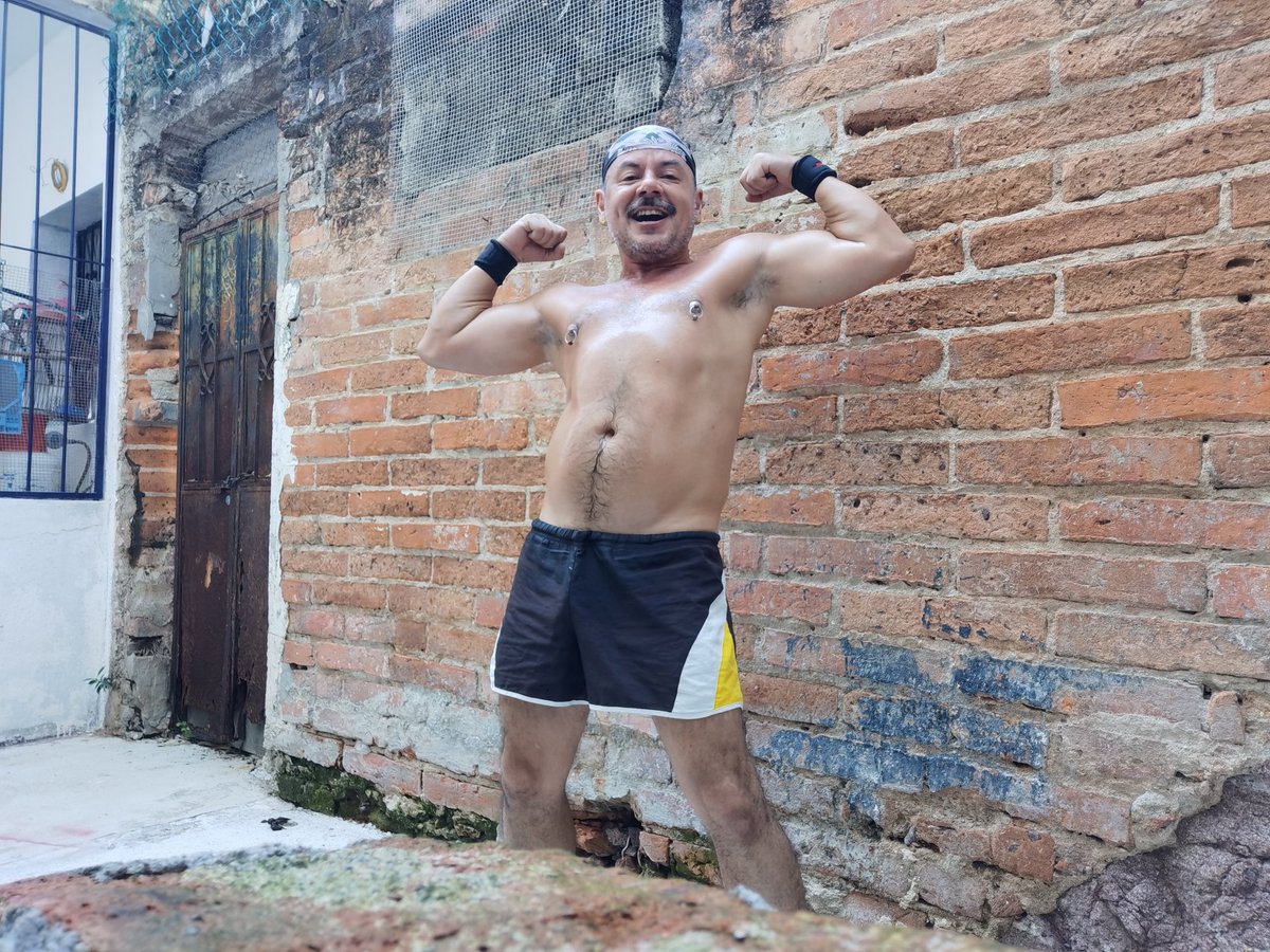 hectorbelloc's tweet photo. [Friday 420]

After work, After Workout, After Weed, It's Weekend!

💚

#weedporn #albañil #cuatroveintechallenge #weedlife #calistenia #calisthenics #daddy #zaddy #gaypuertovallarta #erotictoy #sexdesign #bekink #befree #besafe #piercings #nipplering #guarro #hectorbelloc https://t.co/0MkKo65nYu