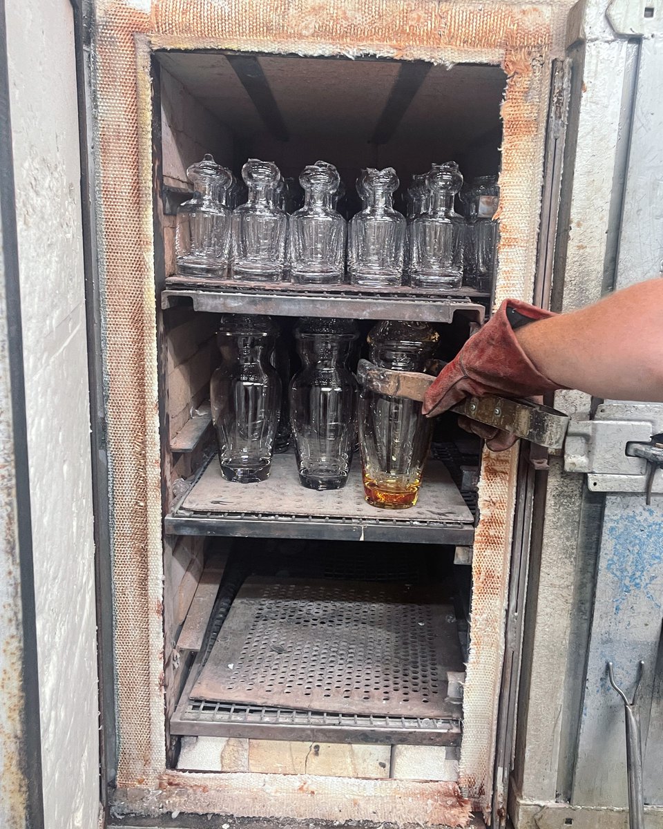 BHillCrystal0's tweet image. Busy day at the Brierley hill Crystal factory today! Handmade crystal glassware for our lovely customers.
#handmade #mouthblownglass #glassmakers #giftideas #madeintheblackcountry #madeintheuk