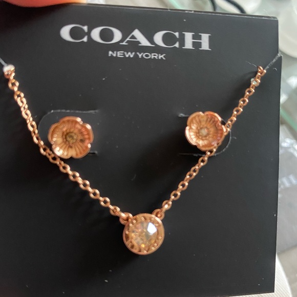 m2monahan's tweet photo. So good I had to share! Check out all the items I'm loving on @Poshmarkapp #poshmark #fashion #style #shopmycloset #isotonersignature #coach #juicycouture: https://t.co/5Uo7F2Wd2e https://t.co/YkRE5rkA7R
