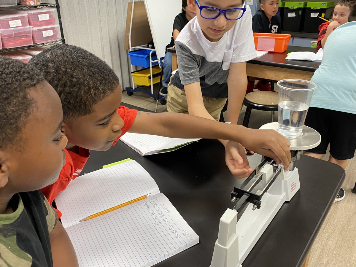 CrisFord23's tweet photo. These 3rd grade pandas were learning how to measure matter! Triple beam balances are always fun! #WPEscience @HumbleISD_WPE @Humble_Science https://t.co/hozzFtt7BI