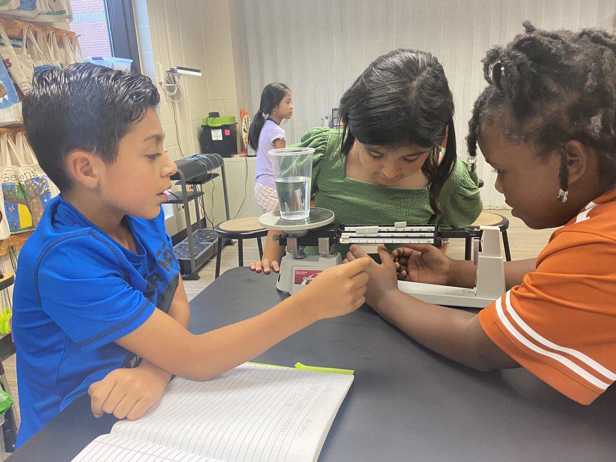 CrisFord23's tweet photo. These 3rd grade pandas were learning how to measure matter! Triple beam balances are always fun! #WPEscience @HumbleISD_WPE @Humble_Science https://t.co/hozzFtt7BI
