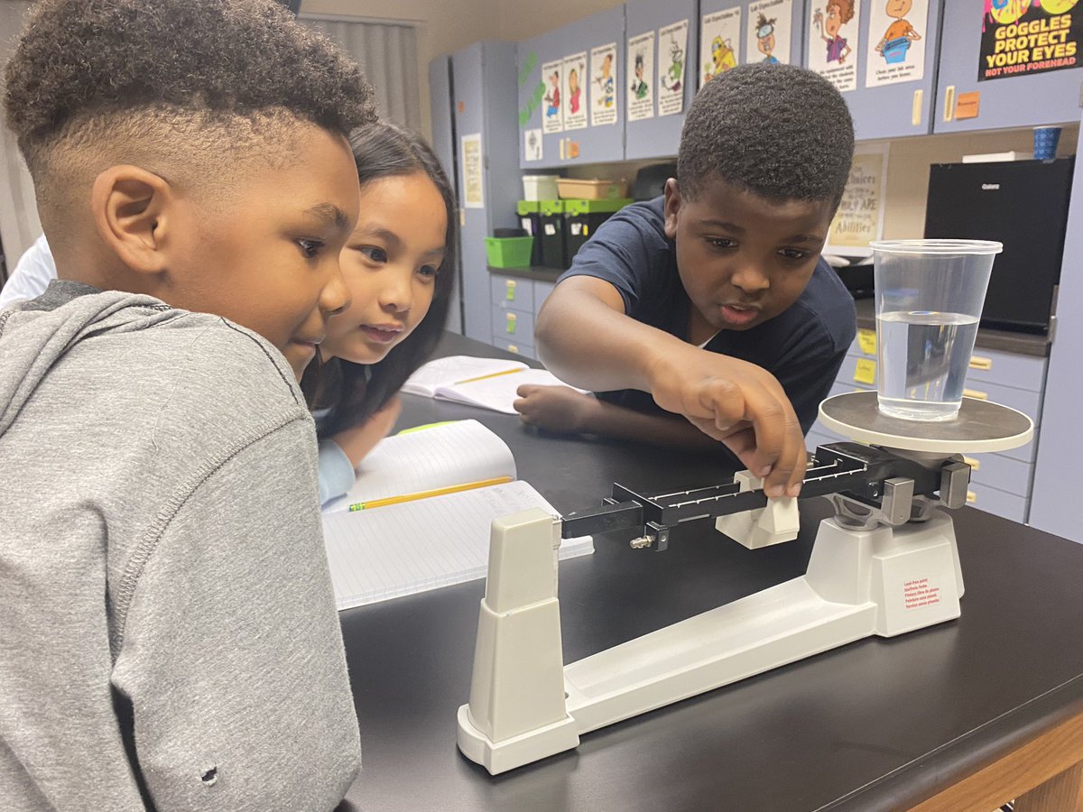 CrisFord23's tweet photo. These 3rd grade pandas were learning how to measure matter! Triple beam balances are always fun! #WPEscience @HumbleISD_WPE @Humble_Science https://t.co/hozzFtt7BI