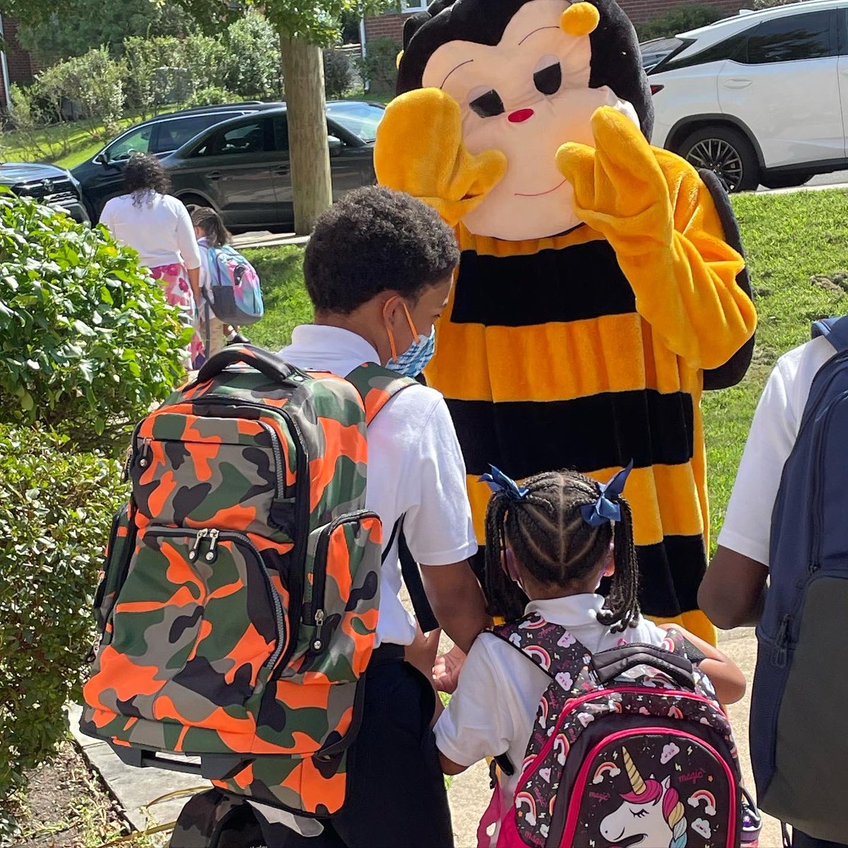 Our first week of school ended with a surprise visit from Bumble! Our #sasfamily had a fantastic week full of new friends and new ideas…what will next week hold? #adwcommunity #gobees 🐝