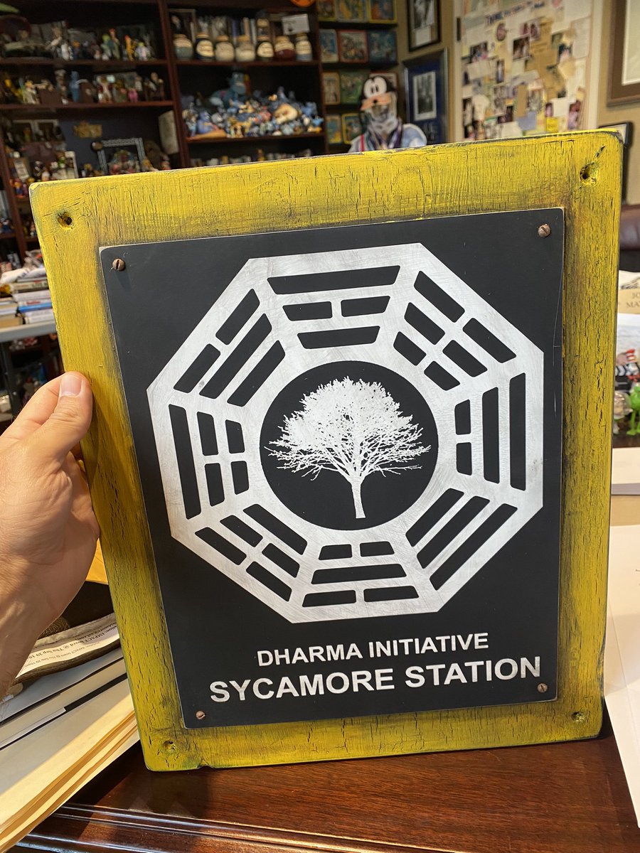 sycamoreskid's tweet photo. I wish whoever made this for me and secretly delivered it to my office would identify themselves. Best gift Iโve been given in some time. Beautifully made and cleverly written. Iโm deeply gratefulโฆbrutha.
#SycamoreTrees #4815162342 https://t.co/tSEfEDzvQT