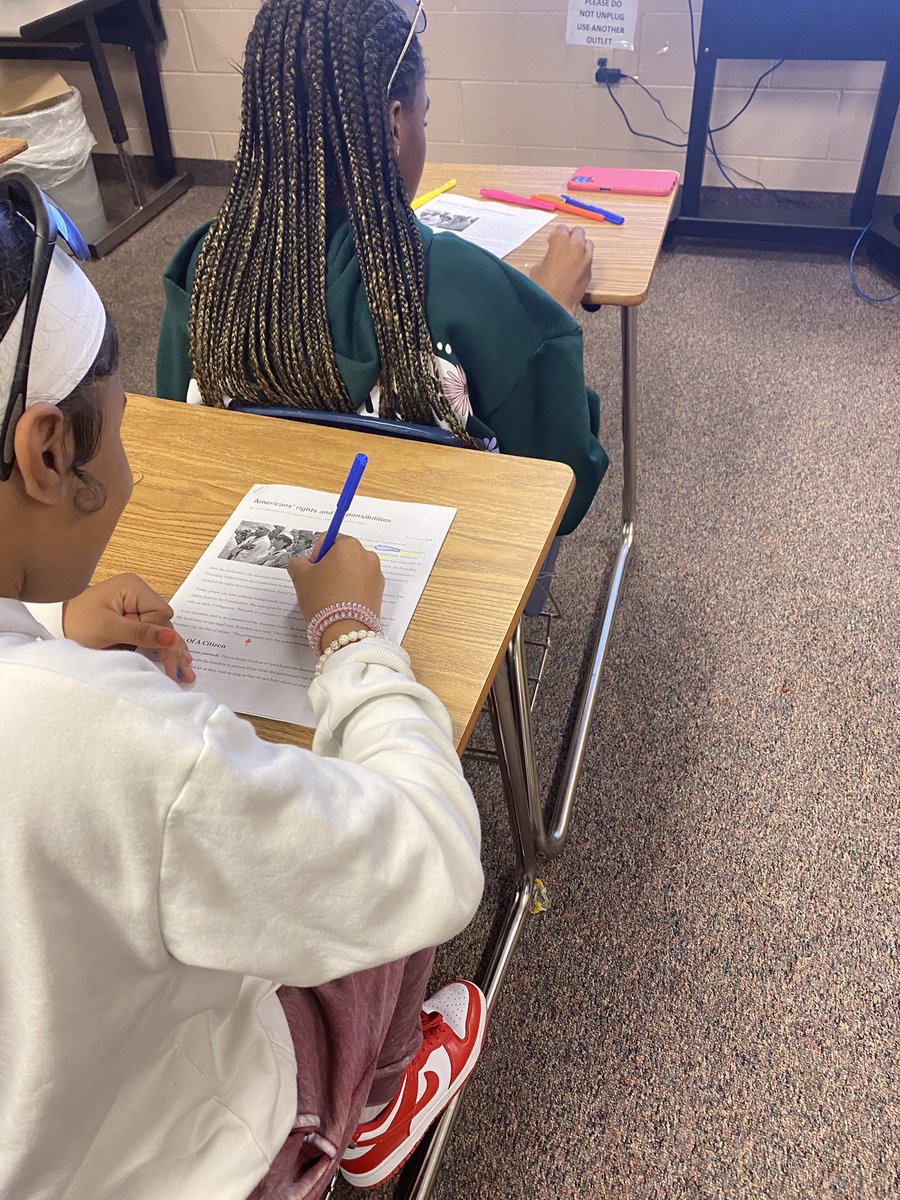 mcgrathcarie's tweet photo. Is an article by US Citizenship and Immigration Services reliable? What important information can I gain from it? Why was it written? BBMS 7th graders sourcing superstars!! @BushMSBroncos @CFB_Soc_Studies #CFBSourceForce https://t.co/qPOGcx5qWU