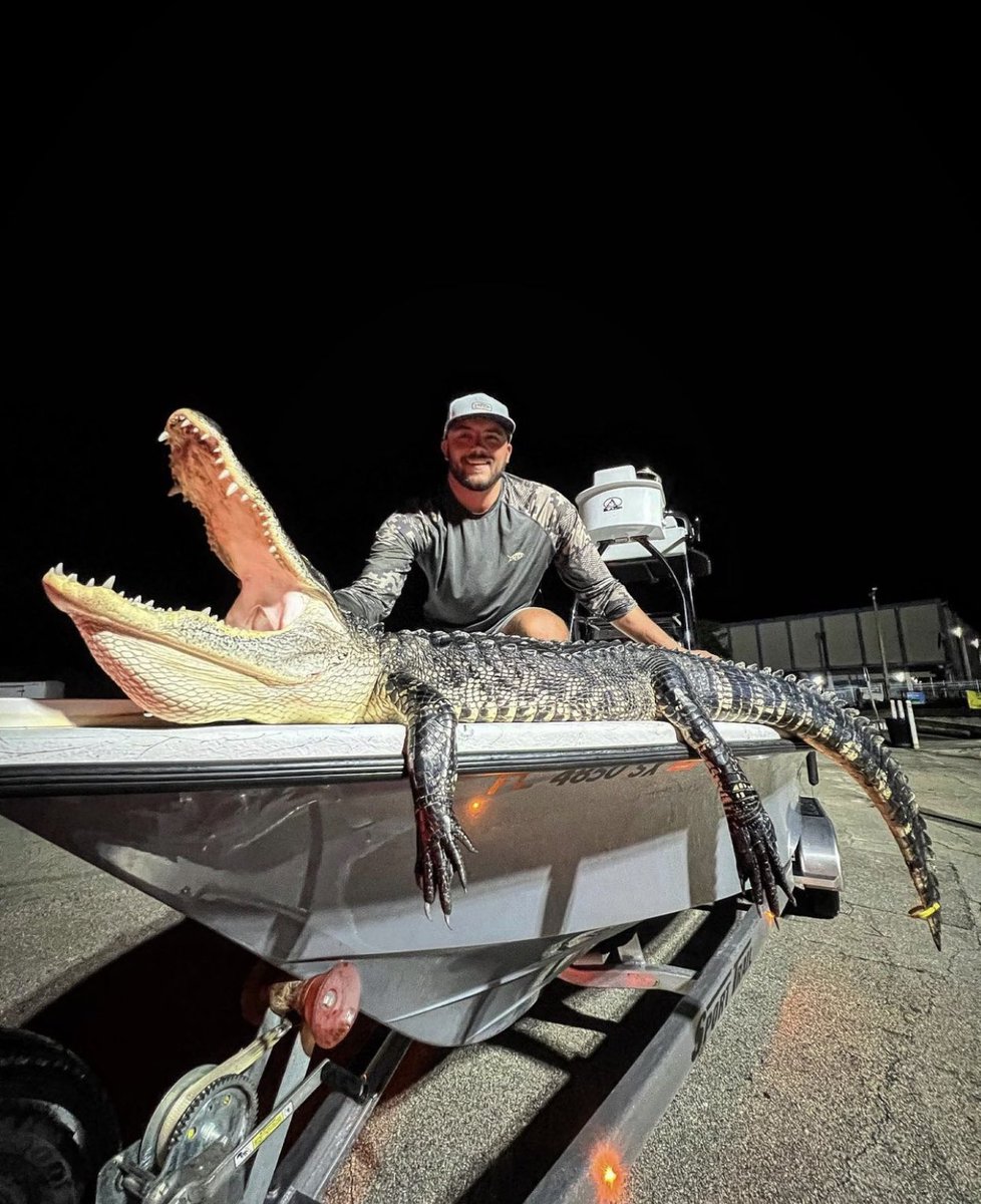 Gator hunt with <a href="/tylerwfishing/">tylerwoolcottfishing</a> in the Blazer Bay 2400. #BlazerBoats