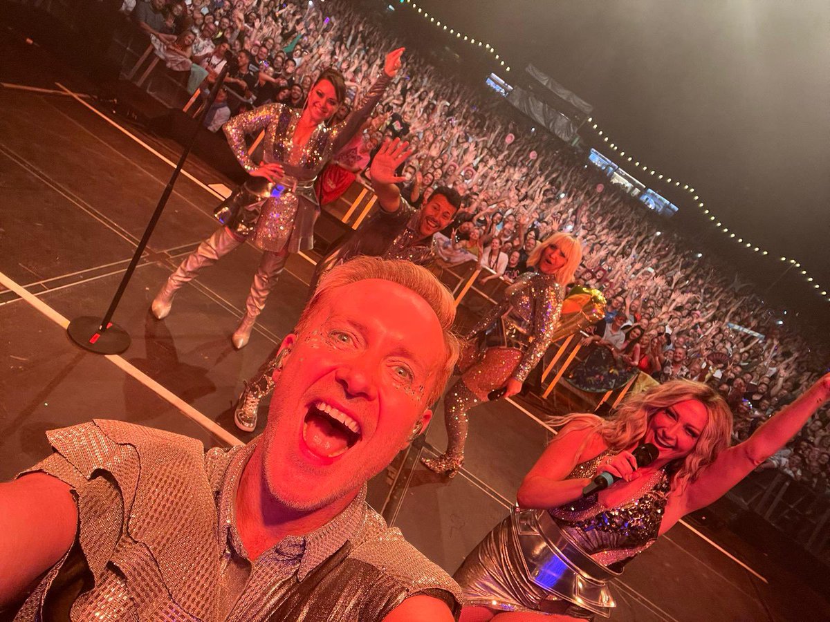 OfficialSteps's tweet photo. Now THAT’S how to start a weekend Staffordshire!!! @TrenthamLive you were fantastic tonight! 🥳🥳🥳 If you were there can you spot yourself in our selfie? 🧐🧐🧐 https://t.co/UZIWylawMM