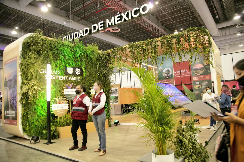 NexosTuristicos's tweet photo. 🚍🇲🇽 @MOBILITYADO a través de su filial #MIVSA, participó en colaboración con el @GobCDMX en la #FeriaDeInversión @CentroCitibnmx, en donde dieron a conocer la inversión para la compra de 50 nuevas unidades eléctricas a la flota de la Línea 3 de Metrobús Eléctrico de la #CDMX https://t.co/JdfuZU1AaX