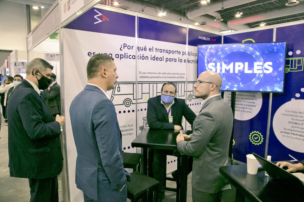 NexosTuristicos's tweet photo. 🚍🇲🇽 @MOBILITYADO a través de su filial #MIVSA, participó en colaboración con el @GobCDMX en la #FeriaDeInversión @CentroCitibnmx, en donde dieron a conocer la inversión para la compra de 50 nuevas unidades eléctricas a la flota de la Línea 3 de Metrobús Eléctrico de la #CDMX https://t.co/JdfuZU1AaX
