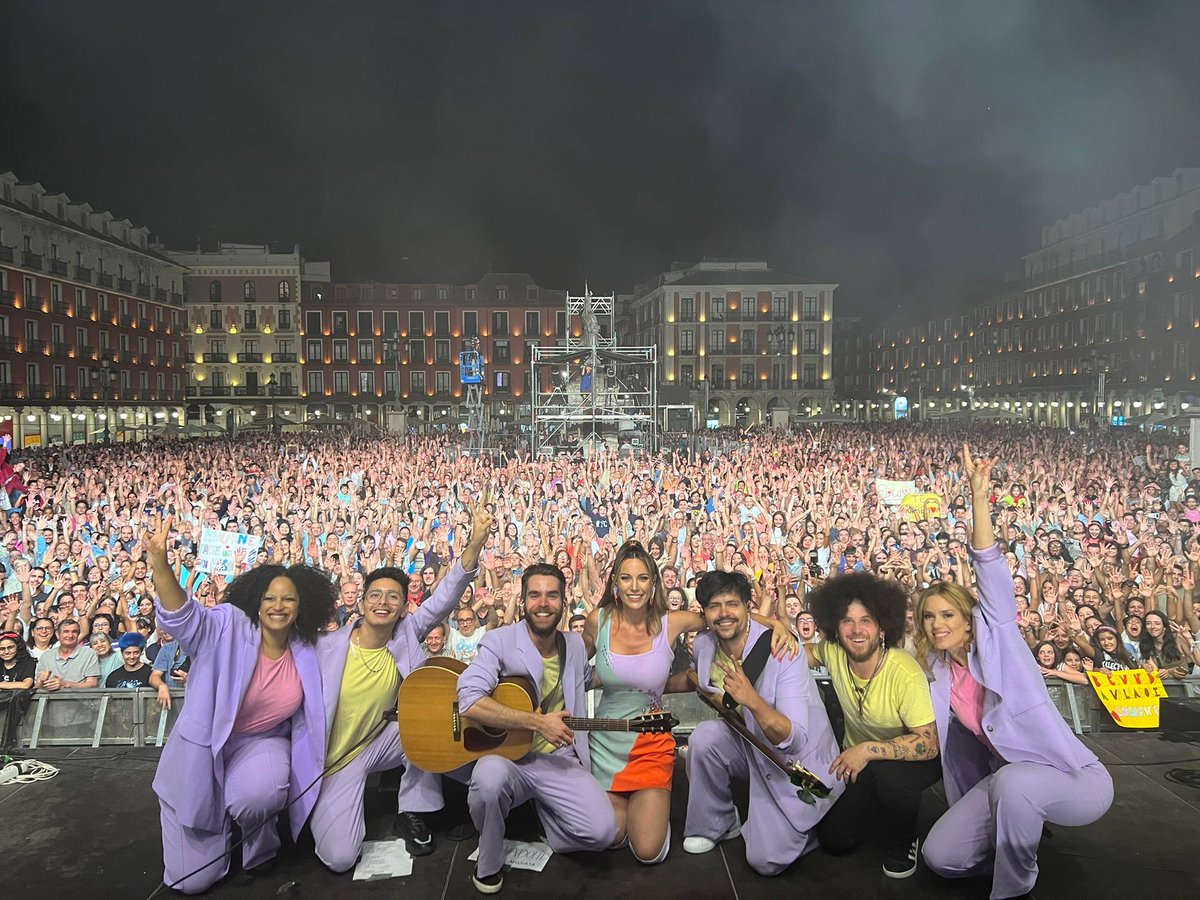 Edurnity's tweet image. 😱😱😱😱😱

VALLADOLID!! 

Esta noche me la llevo para toda la vida 💘💘💘💘