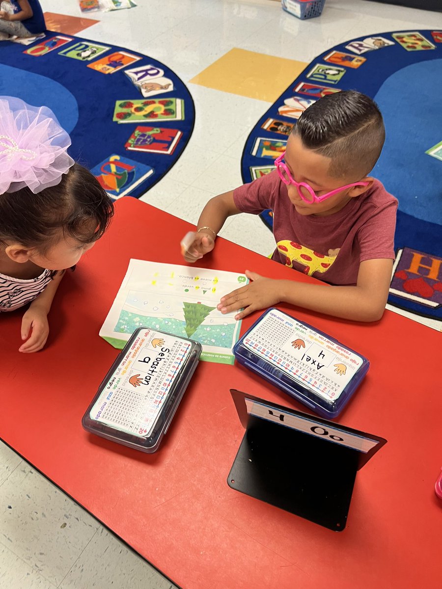 Jssicalazo2's tweet photo. I know I wasn’t tweeting for a while but here they are, my cute good readers and good listeners 🥰 @ZundyElementary #iamwfisd  #ilovemyjob #bilingualbrains https://t.co/7OiQtu0LKp