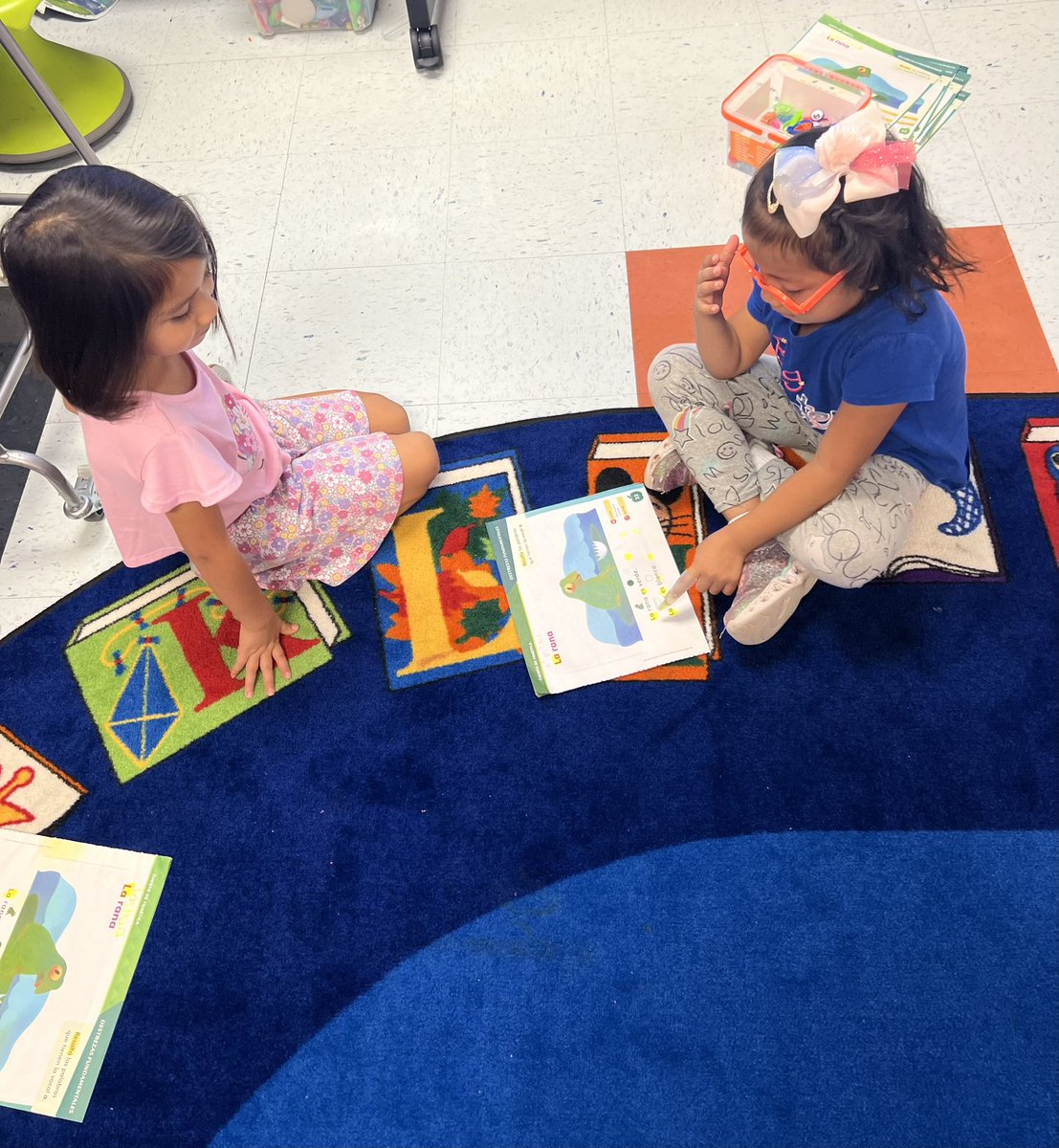 Jssicalazo2's tweet photo. I know I wasn’t tweeting for a while but here they are, my cute good readers and good listeners 🥰 @ZundyElementary #iamwfisd  #ilovemyjob #bilingualbrains https://t.co/7OiQtu0LKp