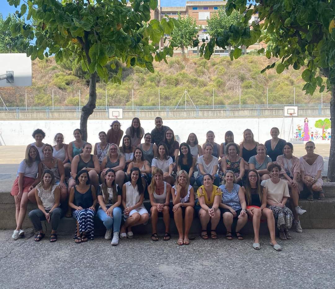 EscolaRocafonda's tweet photo. Queden poques hores per engegar un nou curs escolar ple de reptes i aprenentatges per a tots i totes. Nenes i nens esteu preparats per aquesta nova aventura ? 3,2,1 que comenci l’acció! https://t.co/WE8ABPCIZv