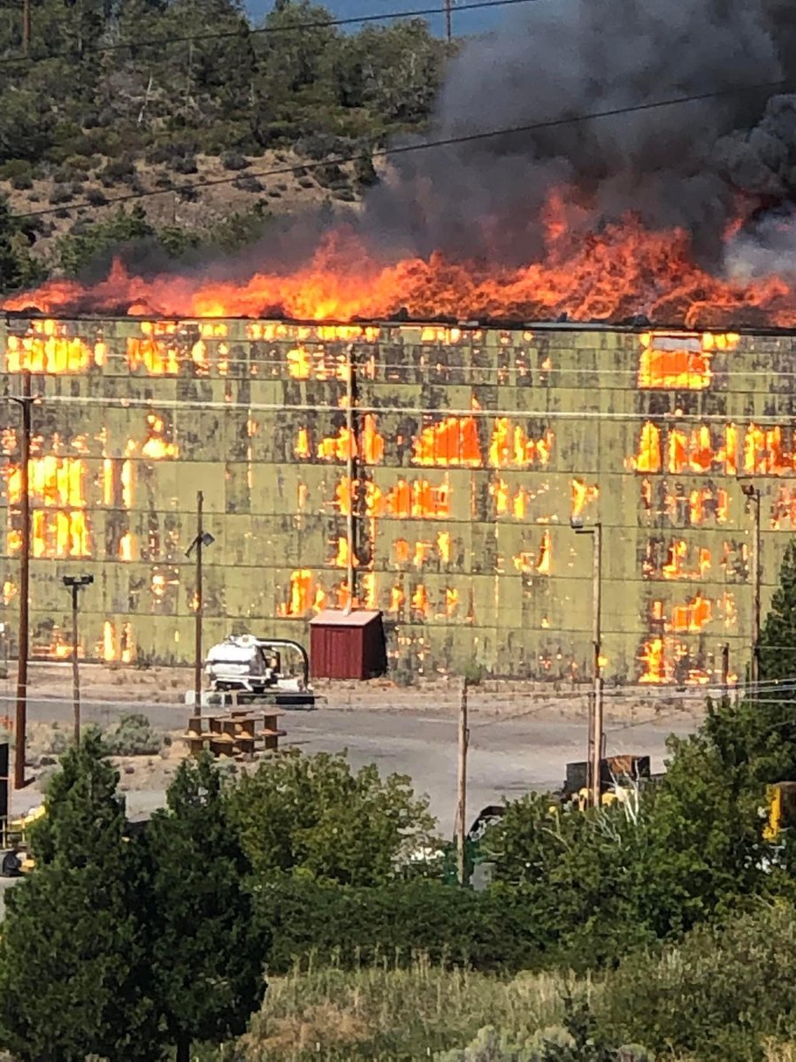 SWESAlerts's tweet photo. Via Facebook the epicenter at Roseburg Forest Products plant https://t.co/JN4A7B4d5b #weedfire #millfire praying this gets contained. https://t.co/5PmPm5r0DE