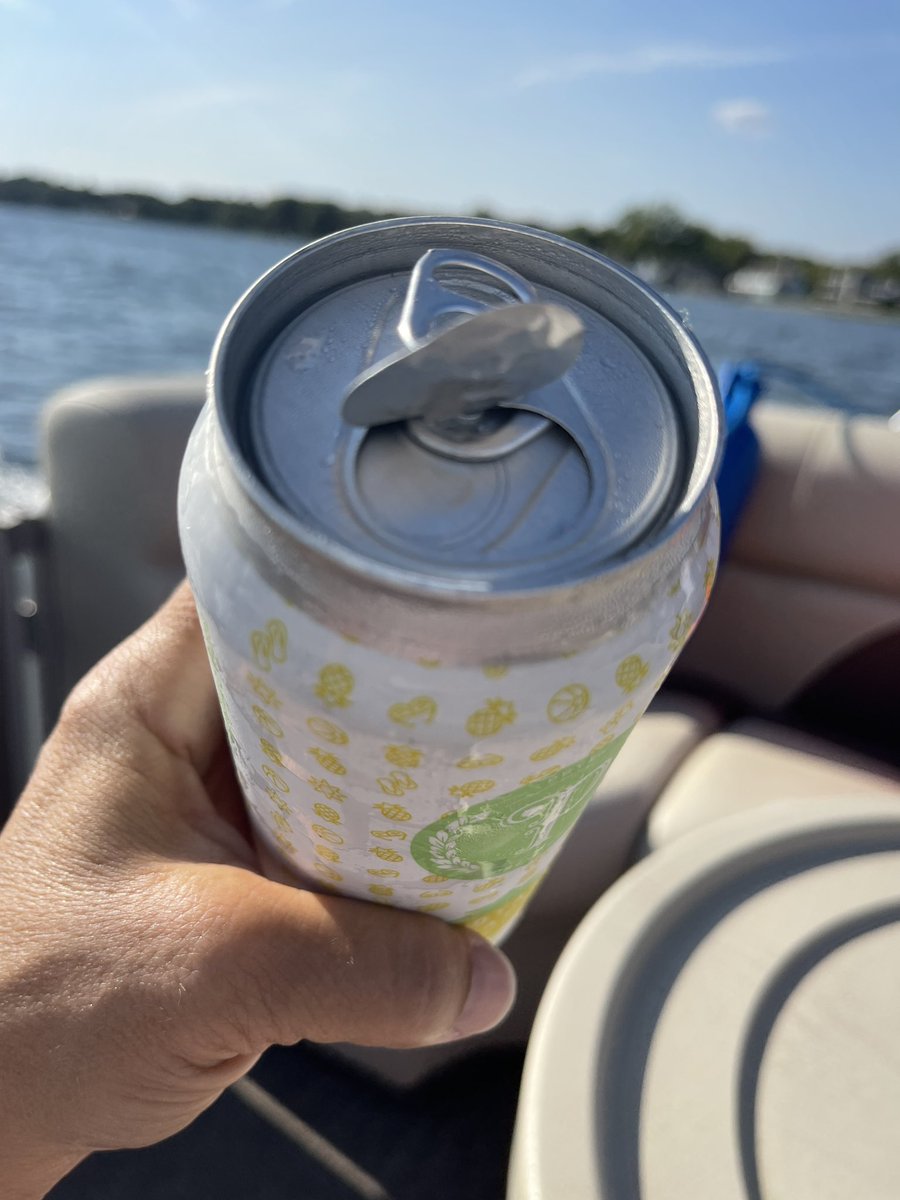 laurabelleRod's tweet photo. @PryesBrewing how many cans are in here?? #5pack  #royalpineapplesour https://t.co/1MnShLoh9X