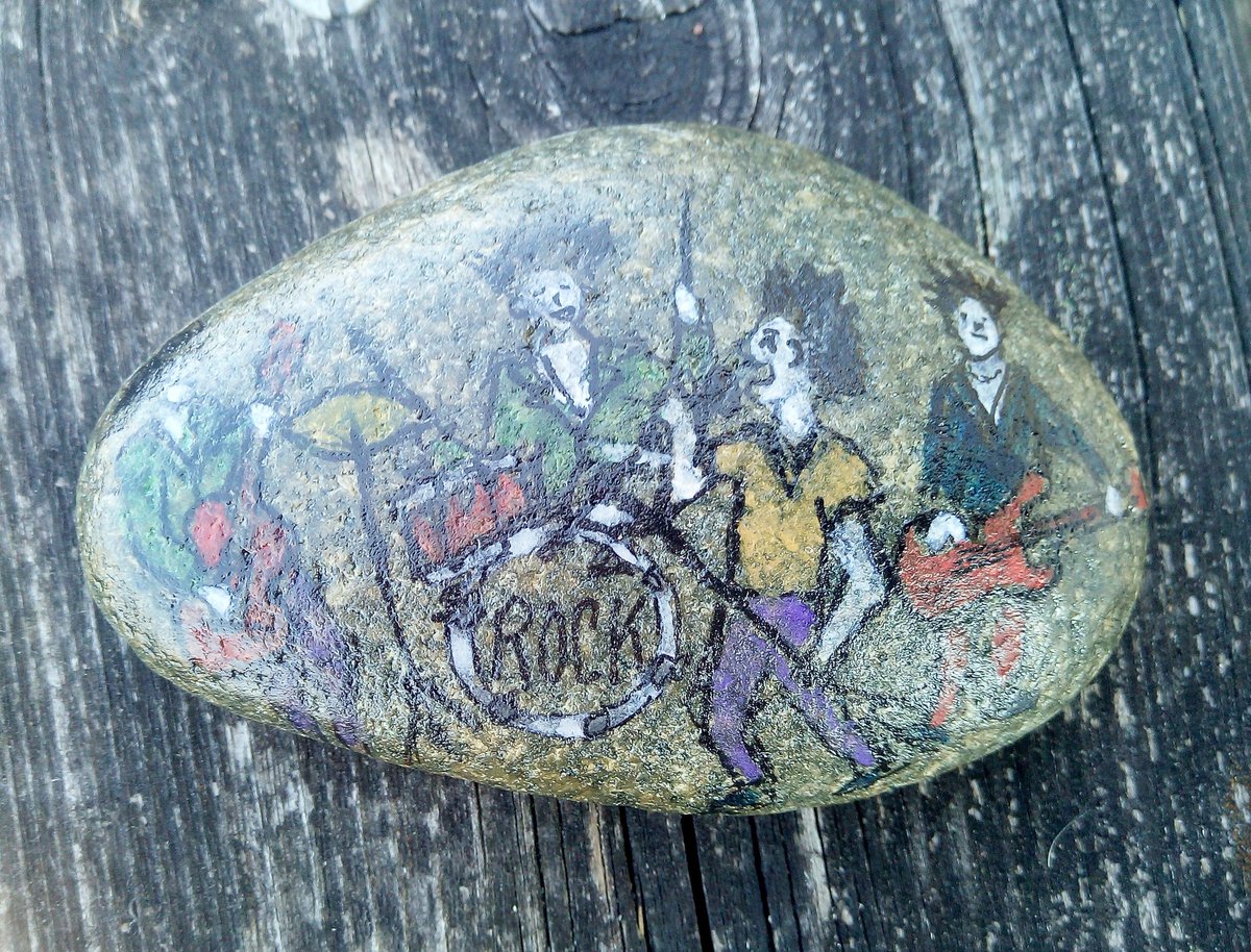 Steve_SJFcrafts's tweet photo. A couple of #paintedpebbles done for #freeartfriday https://t.co/eKFoJtWToT