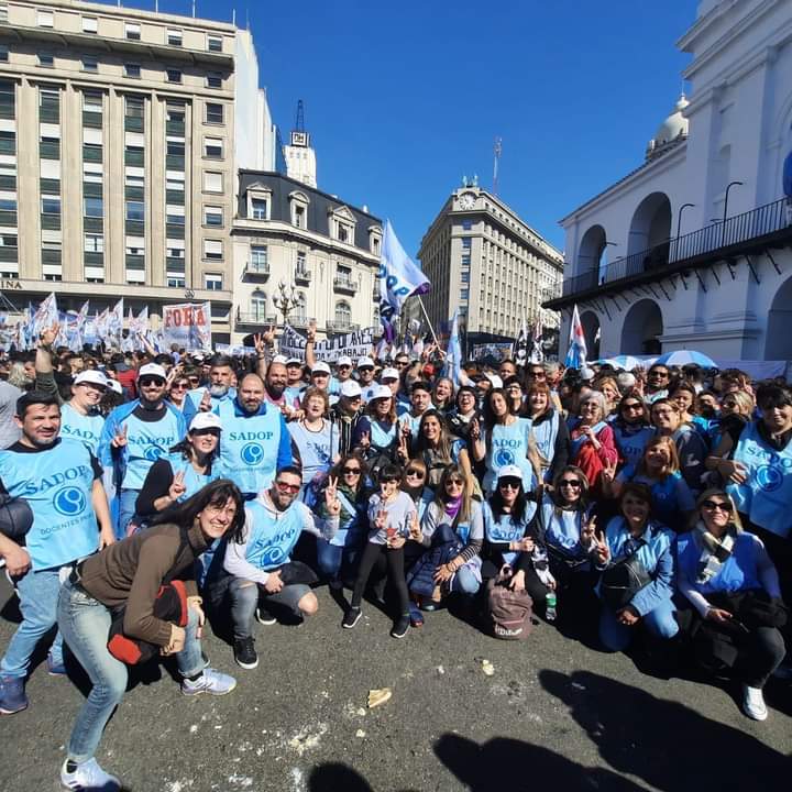 @lmjaureguiberry <a href="/CrocittoDaniel/">NESTOR DANIEL CROCITTO</a> <a href="/jlfgallego/">José Luis Fernández </a>  y <a href="/PatoSadop/">Patricia Rodriguez</a> de SADOP presente en la Plaza de Mayo manifestando en defensa de la vida, de las instituciones, de la Democracia, de la plena vigencia del Estado de Derecho, y en apoyo a <a href="/CFKArgentina/">Cristina Kirchner</a>.