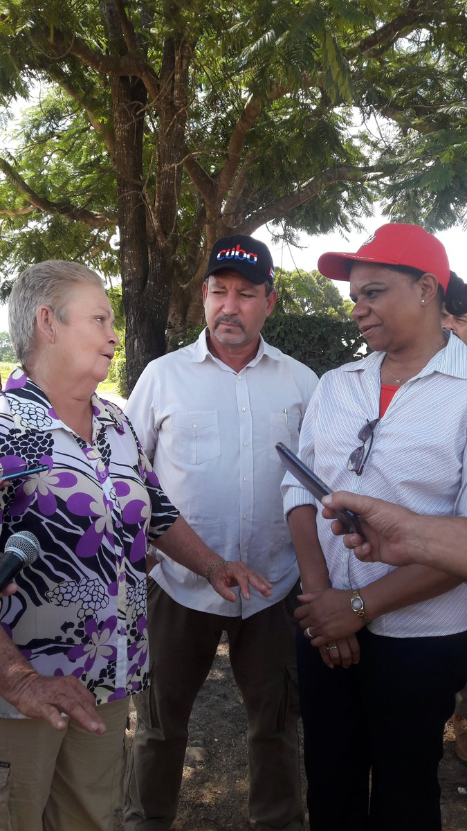 Bárbara Plasencia delegada del #PoderPopular en el Consejo Popular La Yaya de #Jatibonico expresó: "Tenemos agua gracias a la Revolución" y agradeció a las autoridades el impulso al proyecto. #SanctiSpiritus #CubaViveYTrabaja <a href="/PartidoPCC/">Partido Comunista de Cuba</a> <a href="/InesMChapman/">Inés María Chapman Waugh</a> <a href="/MMarreroCruz/">Manuel Marrero Cruz</a>