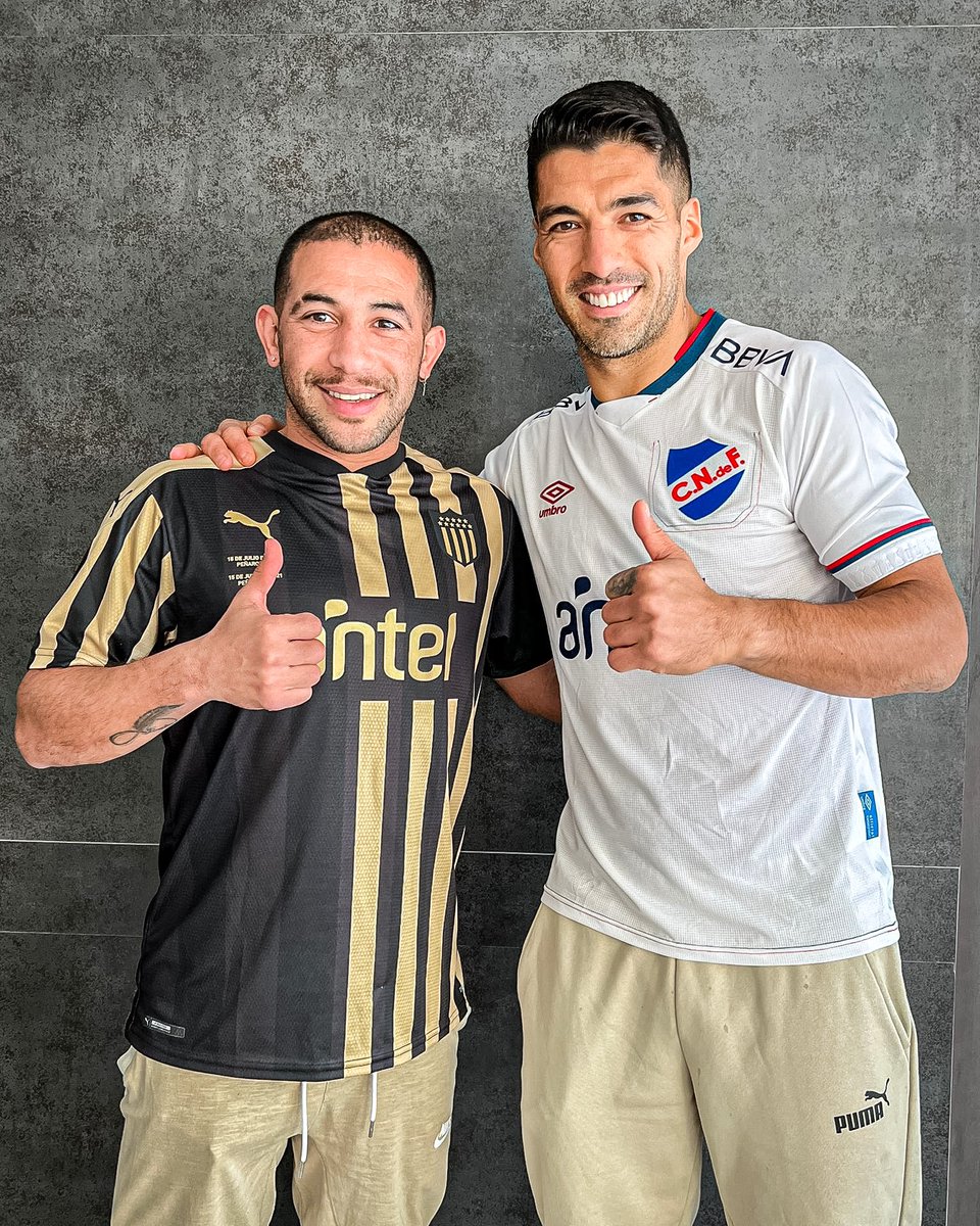 Rivales solo adentro de la cancha, amigos afuera. Cada uno dará el máximo para que su equipo gane. 

Ojalá todos podamos disfrutar de un gran espectáculo deportivo!

A vivir el clásico en paz 🙏🏼

#SeamosEjemplo #ElClásicoUruguayo