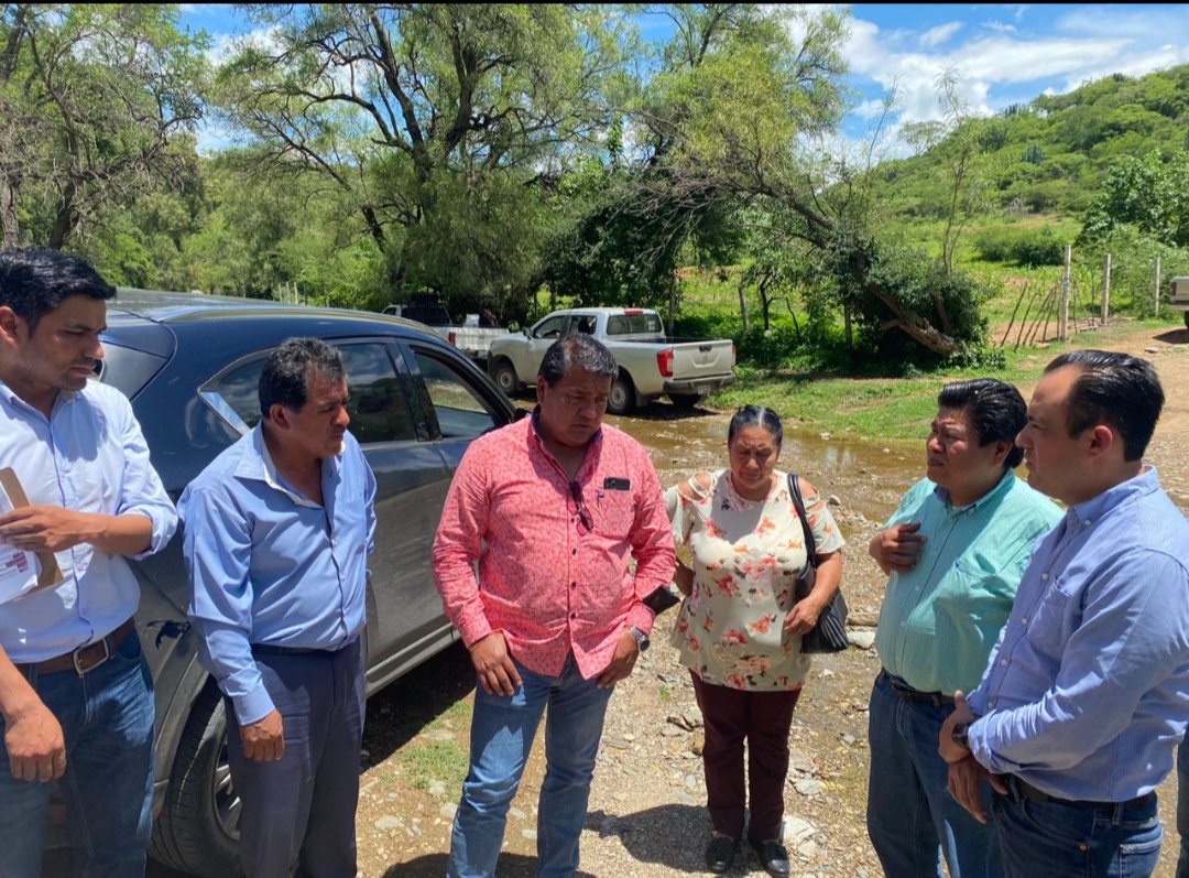 LaloCastilloLop's tweet photo. Agradezco la visita del Director General de Gobierno, licenciado Julio Miguel Huerta Gómez al municipio de #Cuayuca de Andrade, del cual soy originario.
Desde aquí refrendamos el apoyo y agradecimiento al Gobernador @MBarbosaMX https://t.co/rEd7asKdWe